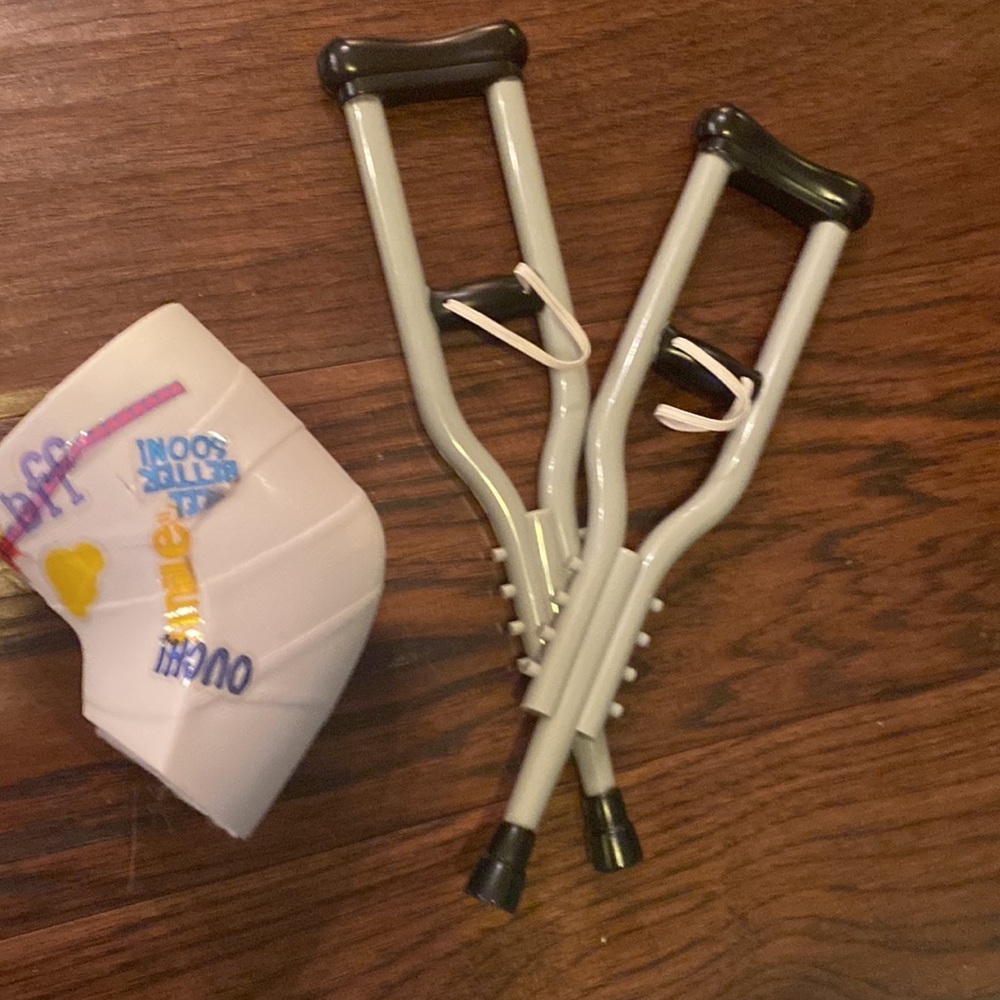 Build-A-Bear get well soon accessory set crutches & white cast with stickers - Picture 2 of 7